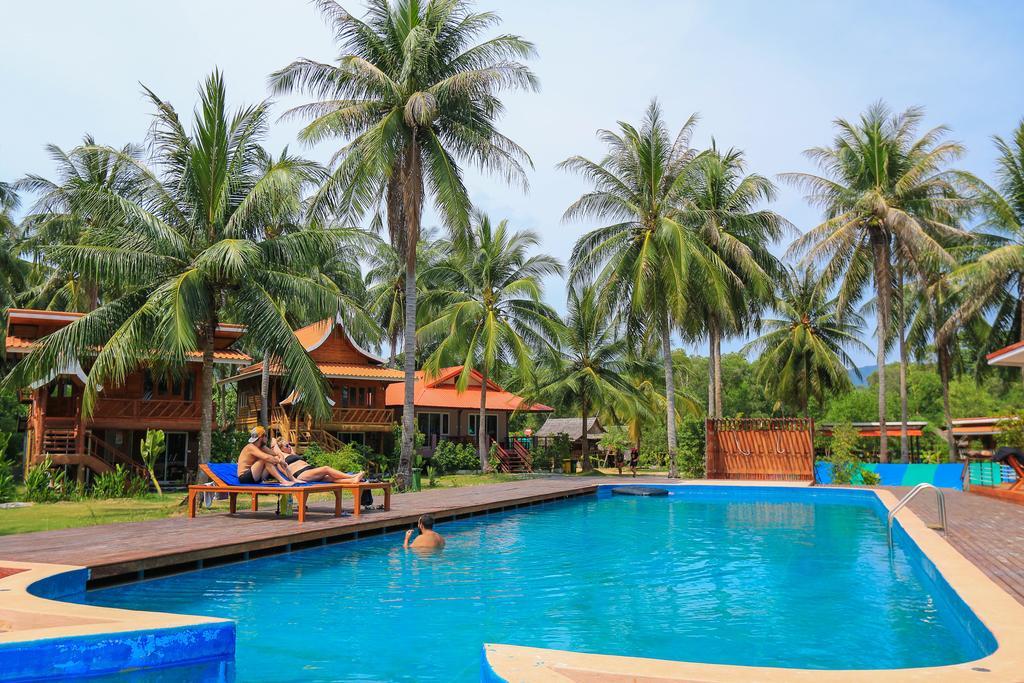 The Ford SunSet Beach Resort Wok Tum Exterior foto